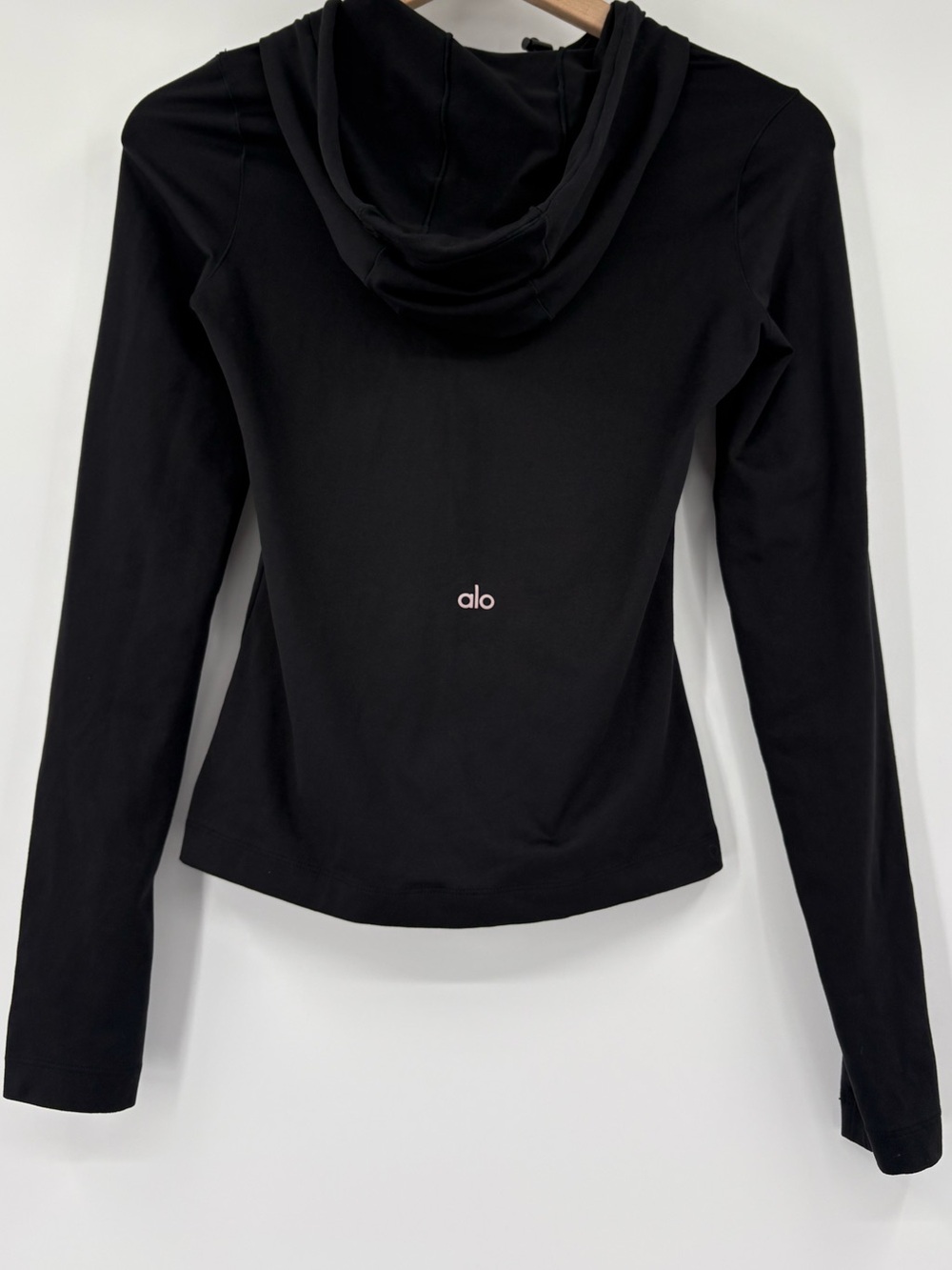 Alo Yoga Alosoft Hooded Runner Long Sleeve Black Athletic Top Size Small - Picture 16 of 16